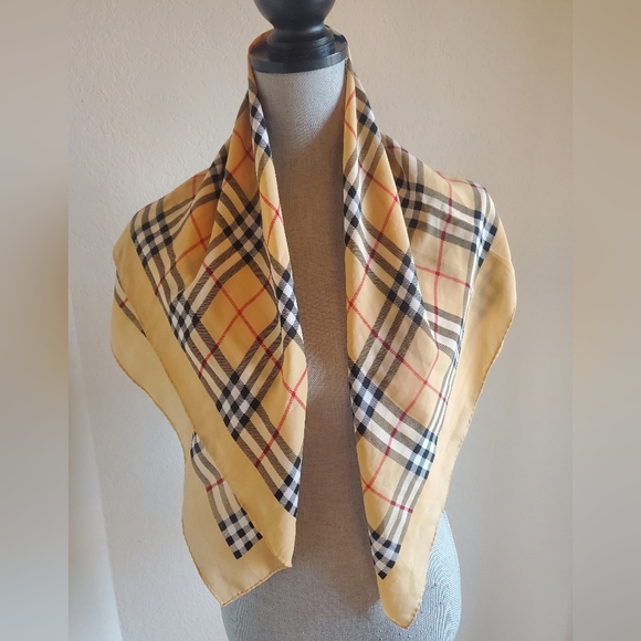 Burberry scarf - Picture 1 of 4